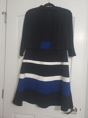 Great Year Round Fit And Flare Dress . Like New Condition.